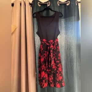 Sleeveless Black & Red Floral Tie-Waist Dress. Size Unknow. Fits like XL